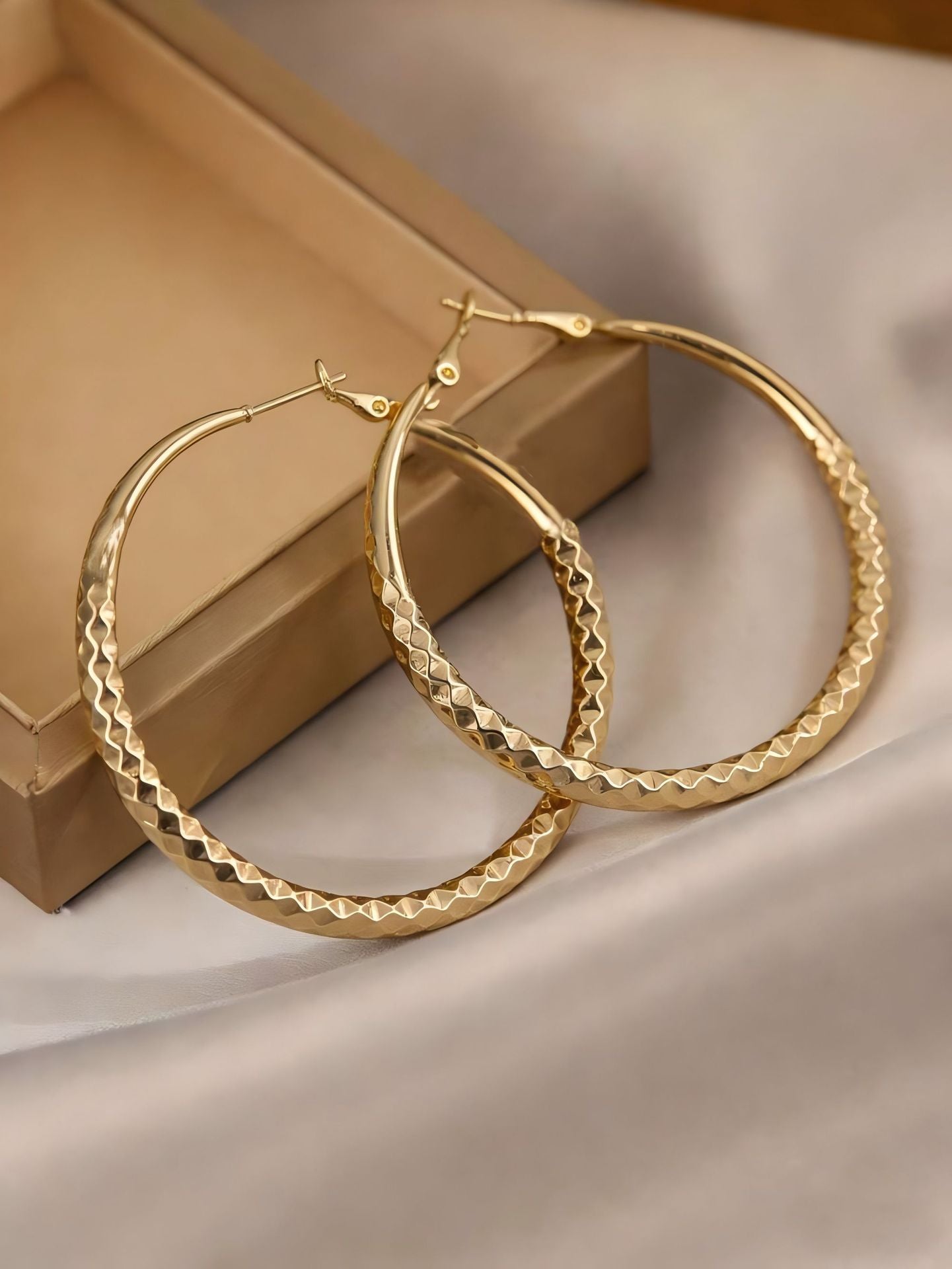 ⏰ 50 % RABATT – Nur für kurze Zeit ✨Diamond-Cut Hoop Earrings for Women