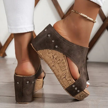 👡 60% RABATT! ✨ Keilsandaletten mit Nietenverzierung für Damen – Trendiges Design, Bequeme Passform & Perfekt Für Den Sommer ☀️