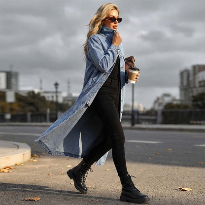 📢📢49 % Rabatt!! ⏰👖【Lange Jeansjacke】—— Zugeknöpft für Eleganz, aufgeknöpft für Flair – ein Kleidungsstück, mit dem Sie den Stil im Frühling und Herbst meistern!🤠💙✨