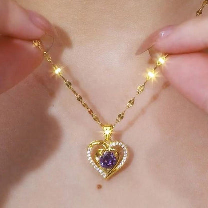 Elegante Halskette mit zwei Herzen und violettem Strassstein