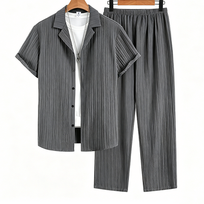 Herren-Hemd und Hose mit Rippstruktur
