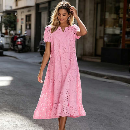Elegantes Damenkleid mit V-Ausschnitt und kurzen Ärmeln