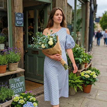 👗 NUR FÜR BEGRENZTE ZEIT: 50 % RABATT! ✨ Gestreiftes Off-Shoulder-Kleid für Damen – elegant, fließend, sommerlich-schick 🌊