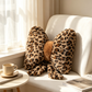 🎉 Saldi 2026 — Oltre 18.000 venduti! 🐆 Stampa leopardata + fiocco + pelliccia sintetica di coniglio: questo cuscino non è solo carino, ma offre un vero supporto lombare. Stile e comfort, finalmente in un unico prodotto. 🎀