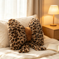 🎉 Saldi 2026 — Oltre 18.000 venduti! 🐆 Stampa leopardata + fiocco + pelliccia sintetica di coniglio: questo cuscino non è solo carino, ma offre un vero supporto lombare. Stile e comfort, finalmente in un unico prodotto. 🎀