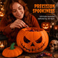 Decorazione di Halloween con zucca dagli occhi rossi